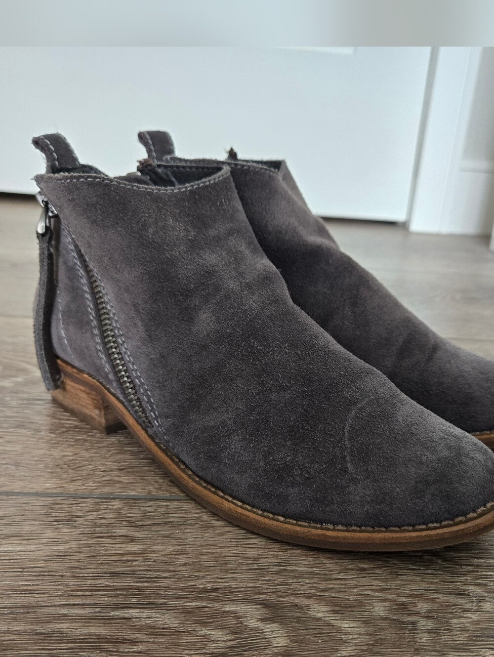 Dolce Vita Gray Suede Ankle Booties Side Zip Detail Women’s Size 7.5